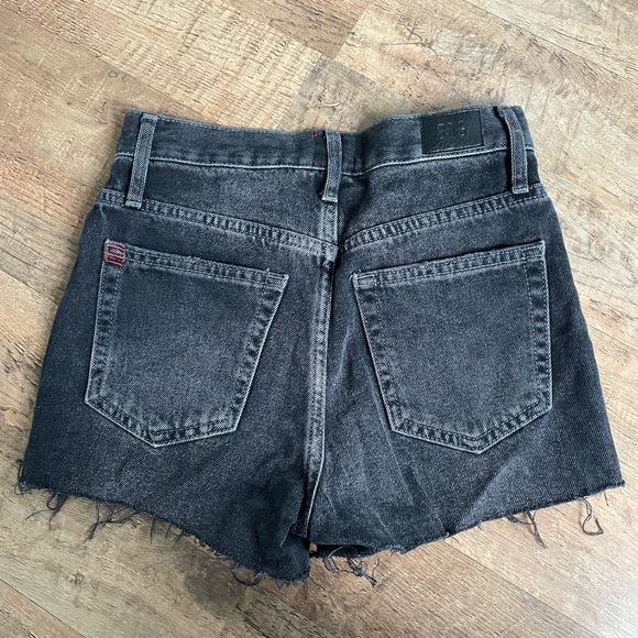 Never used urban outfitters black short size:24 - Picture 2 of 3
